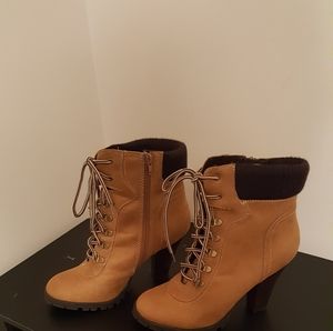 Heeled Tan Nubuck with Brown Trim Hiking Boot.